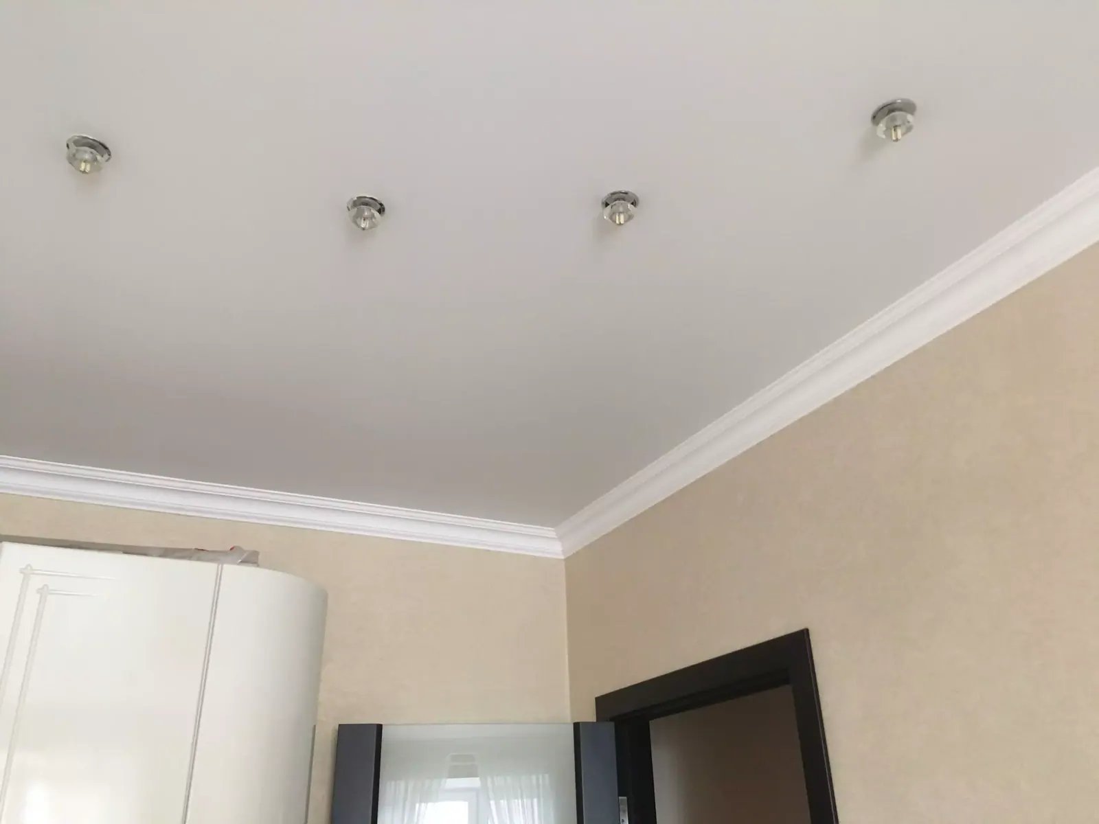 Матовый натяжной потолок в квартиру — Иркутск, Дзержинского, 32, фото 1