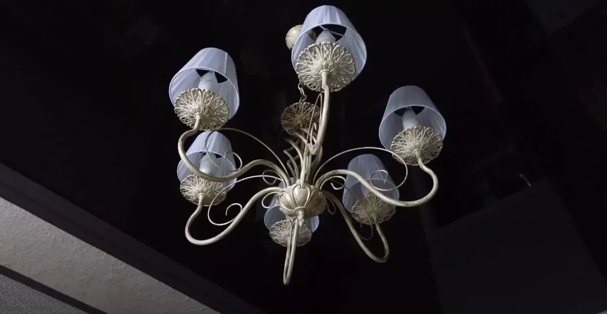 Зеркальный натяжной потолок — Иркутск, проспект Маршала Жукова, 5/1, фото 1